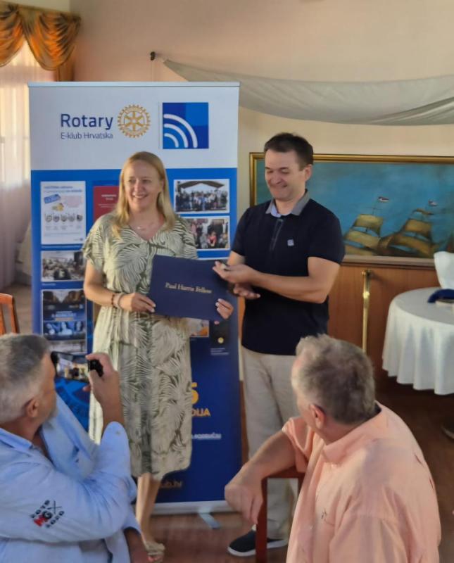 527250880 1068901642019779 6177777243994551680 n